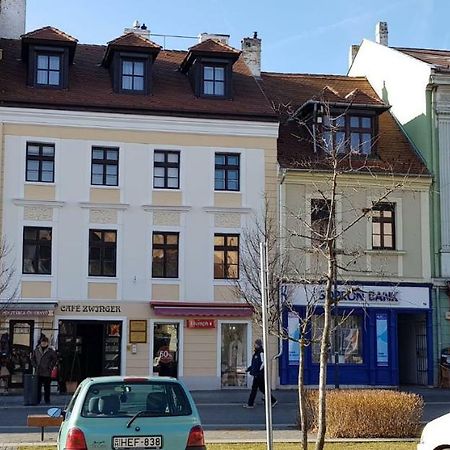 Luna City Apartman Apartment Шопрон Екстериор снимка