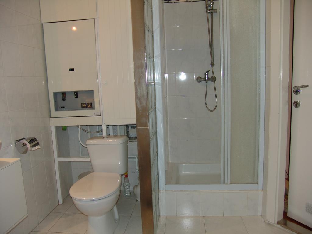 Luna City Apartman Apartment Шопрон Екстериор снимка
