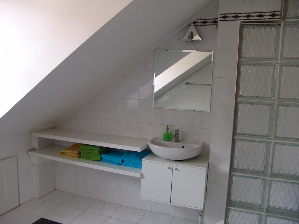Luna City Apartman Apartment Шопрон Екстериор снимка