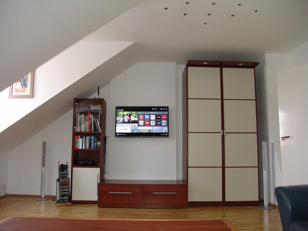 Luna City Apartman Apartment Шопрон Екстериор снимка